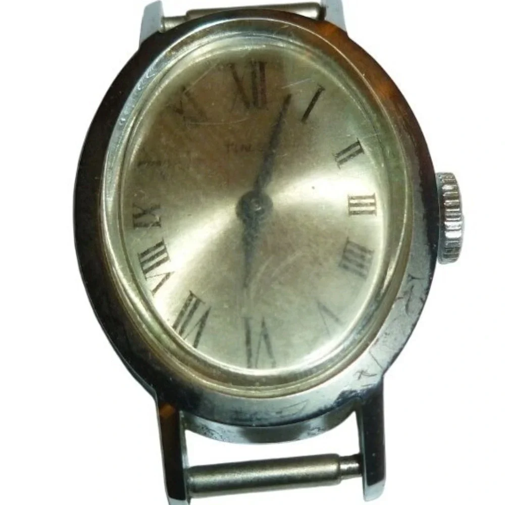 Vintage Timex Womens Oval Silver Tone Mechanical Watch Roman Numeral Dial 22mm